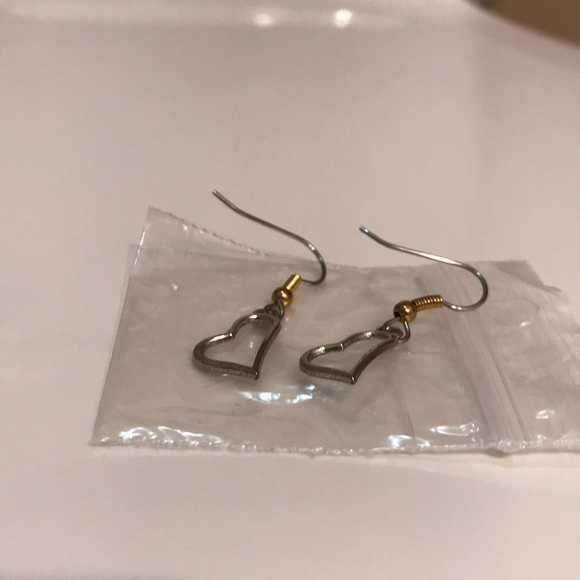 ⚡️FINAL PRICE⚡️ Heart Earrings - Picture 8 of 8